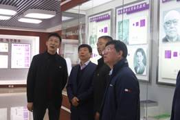 3-领导和社会各界参观1.jpg